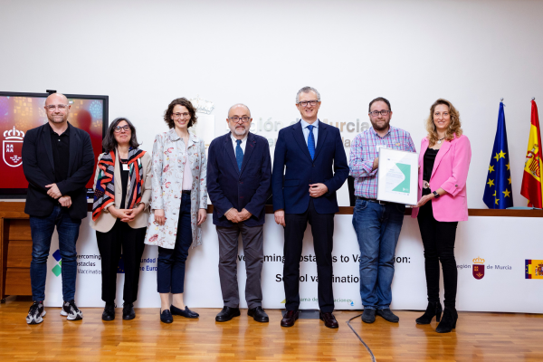 Photo of award ceremony in Murcia, Spain during the first project onsite visit